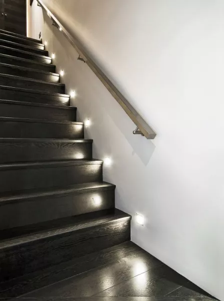 Подсветка ступеней лестницы светодиодная Kanlux SABIK 32490 - фото в интерьере