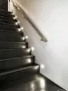 Подсветка ступеней лестницы светодиодная Kanlux SABIK 32490 - фото в интерьере (миниатюра)